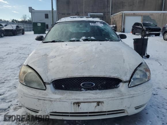 ✅ 2005 Ford Taurus • VIN: 1FAHP58255A219979 • Lot: 41699265. Listed on Copart with 137,804 mi. Free auction sales archive from the USA and detailed vehicle history report at DreamBid. Image 5.