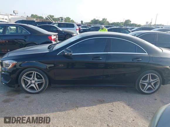 ✅ 2014 Mercedes-Benz CLA 250 • VIN: WDDSJ4EB6EN045368 • Lot: 42560939. Listed on IAAI with 29,241 mi. Free auction sales archive from the USA and detailed vehicle history report at DreamBid. Image 15.