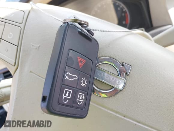 ✅ 2008 Volvo V70 • VIN: YV1BW982181052805 • Lot: 42405228. Listed on IAAI with 205,210 mi. Free auction sales archive from the USA and detailed vehicle history report at DreamBid. Image 11.