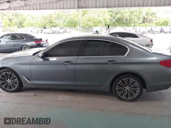 ✅ 2019 BMW 5 Series 540i • VIN: WBAJE5C59KWW06369 • Lot: 42405053. Listed on IAAI with 84,900 mi. Free auction sales archive from the USA and detailed vehicle history report at DreamBid. Image 14.