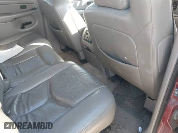 2005 Chevrolet Suburban LS z VIN 1GNFK16Z15J207781, wystawiony jako IAAI lot #43564350 z przebiegiem 288 836 mil mil oraz . Historia ofert i sprzedaży dostępna na DreamBid. Obrazek 8.