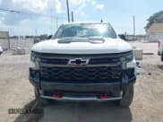 ✅ 2025 Chevrolet Silverado 1500 ZR2 • VIN: 3GCUKHEL0SG213168 • Лот: 42156338. Опубликован ранее на IAAI с пробегом 4 673 миль. Бесплатный доступ к архиву аукционных продаж из США и подробный отчёт об истории автомобиля на DreamBid. Изображение 12.