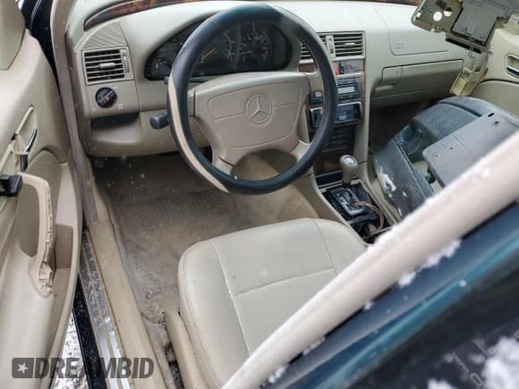 ✅ 1998 Mercedes-Benz C 230/260/280/320 • VIN: WDBHA23G7WA578330 • Lot: 58569875. Wystawiony na Copart z przebiegiem Nie podano. Bezpłatny archiwum sprzedaży aukcyjnych z USA i szczegółowy raport historii pojazdu na DreamBid. Zdjęcie 8.