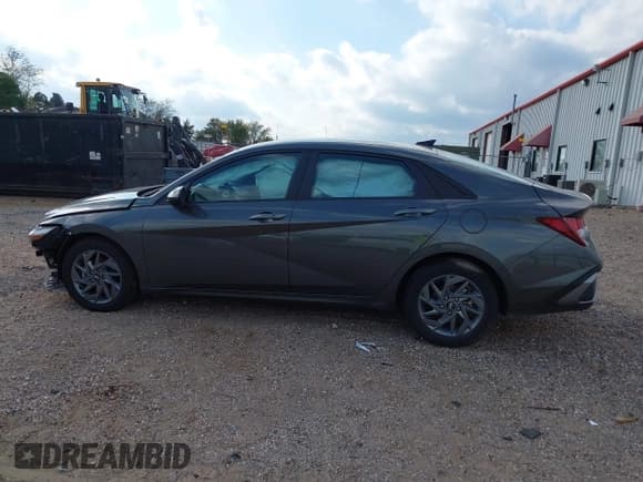 ✅ 2024 Hyundai Elantra SEL • VIN: KMHLM4DG6RU809438 • Lot: 43631581. Listed on IAAI with 36,547 mi. Free auction sales archive from the USA and detailed vehicle history report at DreamBid. Image 13.