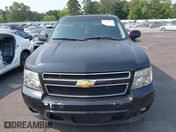 2014 Chevrolet Suburban LT z VIN 1GNSKJE72ER100836, wystawiony jako IAAI lot #42378709 z przebiegiem 365 946 mil mil oraz . Historia ofert i sprzedaży dostępna na DreamBid. Obrazek 12.