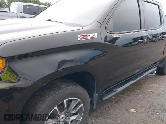 ✅ 2019 Chevrolet Silverado 1500 RST • VIN: 3GCUYEEDXKG177656 • Lot: 42870941. Wystawiony na IAAI z przebiegiem 72 422 mil. Bezpłatny archiwum sprzedaży aukcyjnych z USA i szczegółowy raport historii pojazdu na DreamBid. Zdjęcie 6.