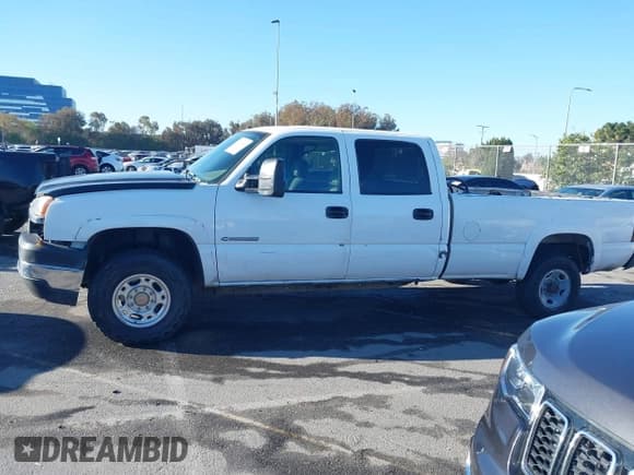 ✅ 2005 Chevrolet Silverado 2500HD LS • VIN: 1GCHK23265F915459 • Lot: 41829485. Wystawiony na IAAI z przebiegiem 109 464 mil. Bezpłatny archiwum sprzedaży aukcyjnych z USA i szczegółowy raport historii pojazdu na DreamBid. Zdjęcie 14.