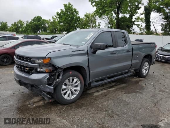 ✅ 2019 Chevrolet Silverado 1500 Custom • VIN: 1GCRYBEH9KZ335136 • Lot: 59752675. Wystawiony na Copart z przebiegiem 82 104 mil. Bezpłatny archiwum sprzedaży aukcyjnych z USA i szczegółowy raport historii pojazdu na DreamBid. Zdjęcie 1.