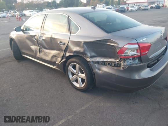 ✅ 2012 Volkswagen Passat SE • VIN: 1VWBP7A35CC071605 • Lot: 43650796. Listed on IAAI with 215,229 mi. Free auction sales archive from the USA and detailed vehicle history report at DreamBid. Image 3.