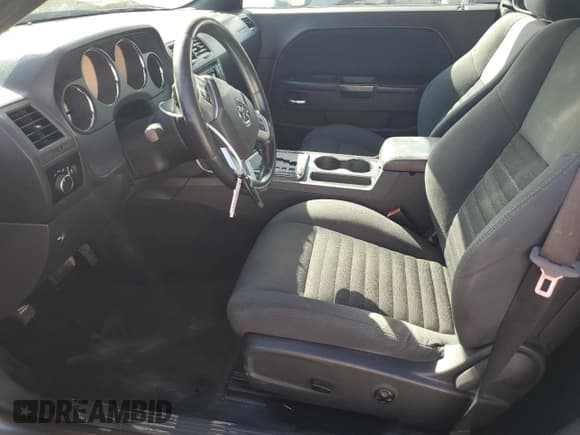 ✅ 2011 Dodge Challenger • VIN: 2B3CJ4DG6BH565684 • Lot: 90505685. Wystawiony na Copart z przebiegiem 146 998 mil. Bezpłatny archiwum sprzedaży aukcyjnych z USA i szczegółowy raport historii pojazdu na DreamBid. Zdjęcie 7.