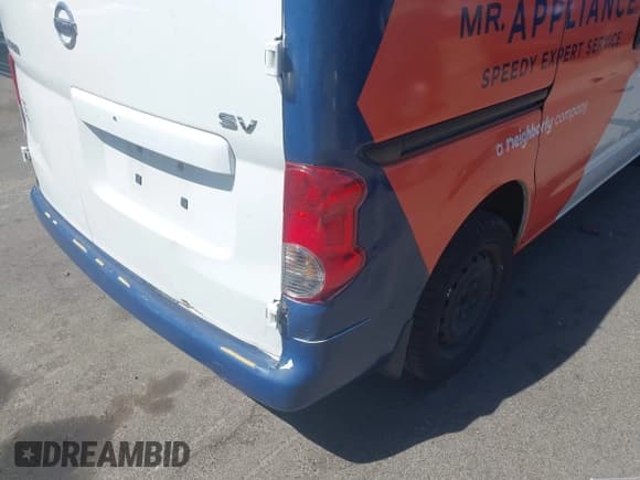 ✅ 2015 Nissan NV200 SV • VIN: 3N6CM0KN6FK708228 • Лот: 42754618. Опубликован ранее на IAAI с пробегом Не указан. Бесплатный доступ к архиву аукционных продаж из США и подробный отчёт об истории автомобиля на DreamBid. Изображение 18.