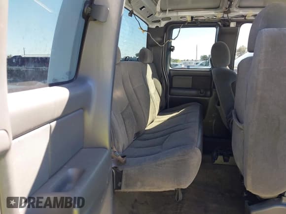 ✅ 2005 Chevrolet Silverado 2500HD Work Truck • VIN: 1GCHC29U85E135197 • Лот: 43638388. Опубликован ранее на IAAI с пробегом 326 283 миль. Бесплатный доступ к архиву аукционных продаж из США и подробный отчёт об истории автомобиля на DreamBid. Изображение 8.