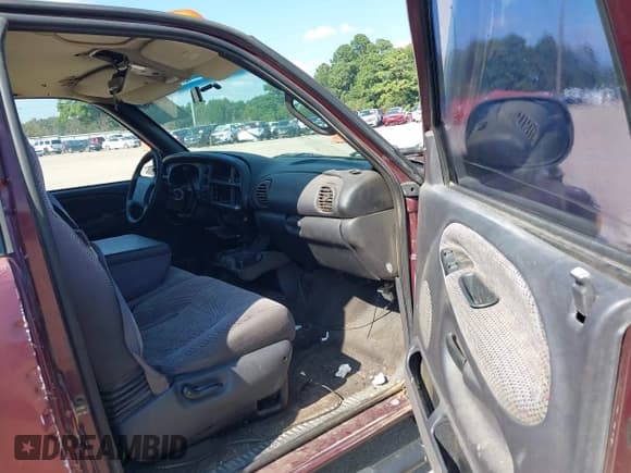 ✅ 2001 Dodge 1500 • VIN: 3B7HC13Z41G246248 • Lot: 43163340. Listed on IAAI with 222,003 mi. Free auction sales archive from the USA and detailed vehicle history report at DreamBid. Image 5.