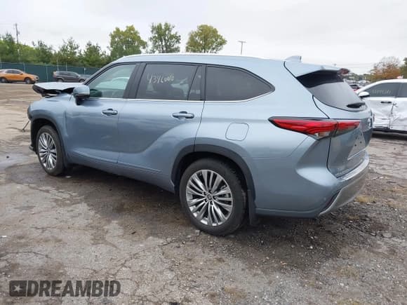✅ 2022 Toyota Highlander Platinum • VIN: 5TDFZRBH1NS211557 • Lot: 43460010. Wystawiony na IAAI z przebiegiem 21 155 mil. Bezpłatny archiwum sprzedaży aukcyjnych z USA i szczegółowy raport historii pojazdu na DreamBid. Zdjęcie 3.