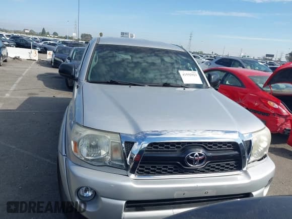 ✅ 2011 Toyota Tacoma • VIN: 5TFJX4GN5BX001759 • Lot: 41592923. Listed on IAAI with 154,204 mi. Free auction sales archive from the USA and detailed vehicle history report at DreamBid. Image 12.