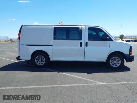 ✅ 2013 Chevrolet Express Cargo • VIN: 1GCSGAFX4D1154340 • Lot: 42736448. Wystawiony na IAAI z przebiegiem 290 690 mil. Bezpłatny archiwum sprzedaży aukcyjnych z USA i szczegółowy raport historii pojazdu na DreamBid. Zdjęcie 13.