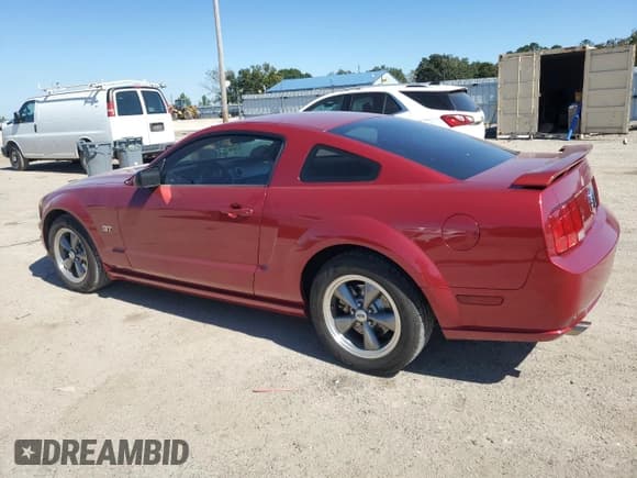 ✅ 2005 Ford Mustang GT Deluxe • VIN: 1ZVFT82H855226457 • Лот: 86697535. Опубликован ранее на Copart с пробегом 116 234 миль. Бесплатный доступ к архиву аукционных продаж из США и подробный отчёт об истории автомобиля на DreamBid. Изображение 2.