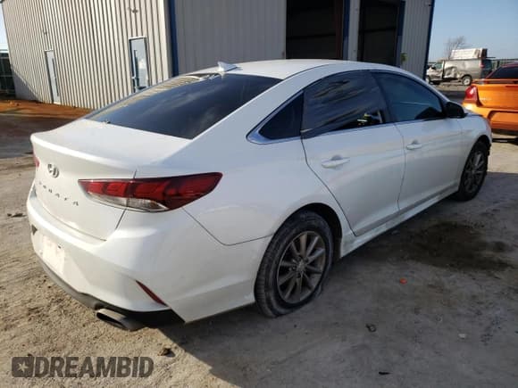 ✅ 2019 Hyundai Sonata SE • VIN: 5NPE24AF0KH818182 • Lot: 40647083. Listed on Copart with 37,056 mi. Free auction sales archive from the USA and detailed vehicle history report at DreamBid. Image 3.