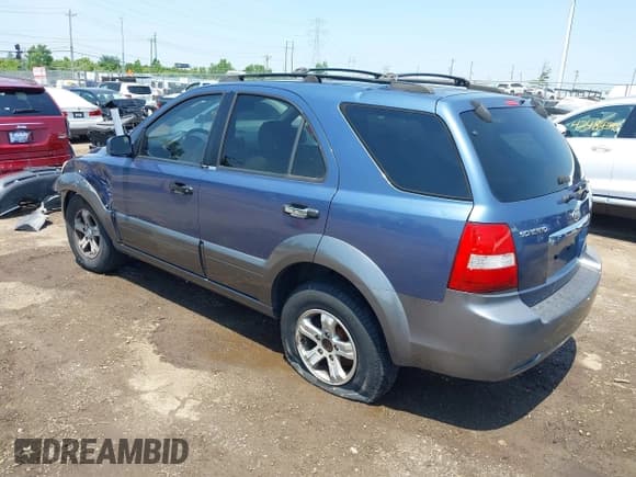 ✅ 2007 Kia Sorento LX • VIN: KNDJD736775665931 • Lot: 42471301. Listed on IAAI with 119,870 mi. Free auction sales archive from the USA and detailed vehicle history report at DreamBid. Image 3.