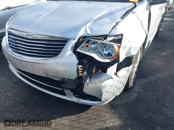 ✅ 2012 Chrysler Town & Country Touring L • VIN: 2C4RC1CG2CR223504 • Lot: 43713986. Wystawiony na IAAI z przebiegiem 170 405 mil. Bezpłatny archiwum sprzedaży aukcyjnych z USA i szczegółowy raport historii pojazdu na DreamBid. Zdjęcie 6.