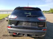 ✅ 2023 Jeep Cherokee Trailhawk • VIN: 1C4PJMBN8PD111961 • Lot: 61957794. Wystawiony na Copart z przebiegiem 13 079 mil. Bezpłatny archiwum sprzedaży aukcyjnych z USA i szczegółowy raport historii pojazdu na DreamBid. Zdjęcie 6.
