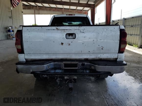 ✅ 2006 Chevrolet Silverado 2500HD Work Truck • VIN: 1GCHC23UX6F139191 • Лот: 42126165. Опубликован ранее на Copart с пробегом 311 668 миль. Бесплатный доступ к архиву аукционных продаж из США и подробный отчёт об истории автомобиля на DreamBid. Изображение 6.