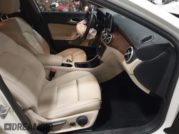 ✅ 2016 Mercedes-Benz GLA 250 • VIN: WDCTG4GB7GJ235033 • Лот: 43593884. Опубликован ранее на IAAI с пробегом 82 410 миль. Бесплатный доступ к архиву аукционных продаж из США и подробный отчёт об истории автомобиля на DreamBid. Изображение 5.