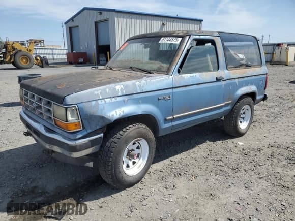 ✅ 1990 Ford Bronco • VIN: 1FMCU14T8LUA08609 • Lot: 61144575. Listed on Copart with 8,185 mi. Free auction sales archive from the USA and detailed vehicle history report at DreamBid. Image 1.