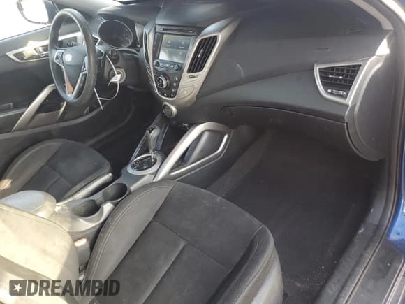 ✅ 2016 Hyundai Veloster • VIN: KMHTC6AD5GU268968 • Lot: 62922014. Wystawiony na Copart z przebiegiem 115 640 mil. Bezpłatny archiwum sprzedaży aukcyjnych z USA i szczegółowy raport historii pojazdu na DreamBid. Zdjęcie 8.