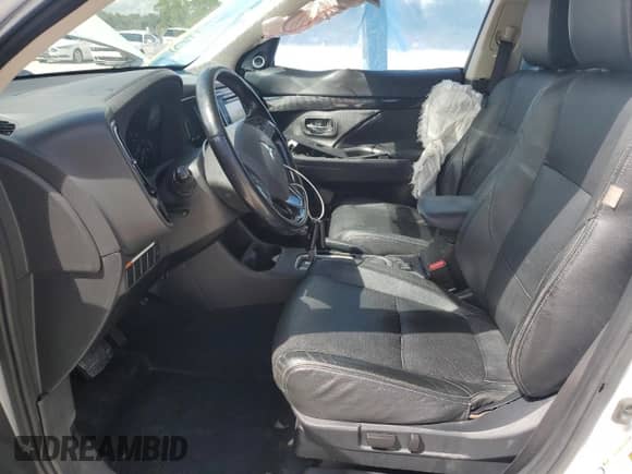 2016 Mitsubishi Outlander SE z VIN JA4AD3A34GZ054565, wystawiony jako Copart lot #84243245 z przebiegiem 126 920 mil mil oraz Szkoda całkowita • Salvage title. Historia ofert i sprzedaży dostępna na DreamBid. Obrazek 7.