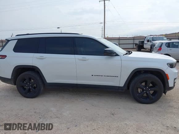 ✅ 2023 Jeep Grand Cherokee Laredo • VIN: 1C4RJKAG8P8848019 • Lot: 42711951. Listed on IAAI with 55,685 mi. Free auction sales archive from the USA and detailed vehicle history report at DreamBid. Image 13.