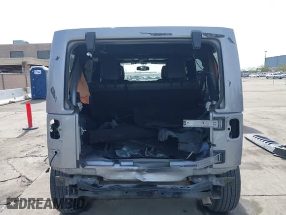 ✅ 2018 Jeep Wrangler Unlimited Rubicon Recon • VIN: 1C4HJWFG9JL840446 • Lot: 41804678. Listed on IAAI with 133,633 mi. Free auction sales archive from the USA and detailed vehicle history report at DreamBid. Image 17.