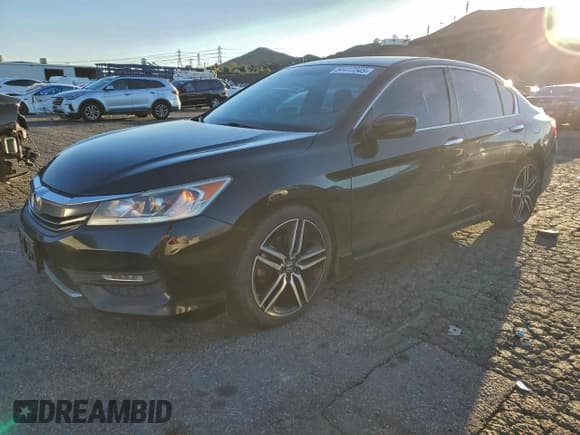 ✅ 2017 Honda Accord Sport • VIN: 1HGCR2F50HA024985 • Лот: 94417345. Опубликован ранее на Copart с пробегом 266 713 миль. Бесплатный доступ к архиву аукционных продаж из США и подробный отчёт об истории автомобиля на DreamBid. Изображение 1.