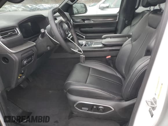 ✅ 2022 Jeep Wagoneer Series III • VIN: 1C4SJVDTXNS211502 • Лот: 92860225. Опубликован ранее на Copart с пробегом Не указан. Бесплатный доступ к архиву аукционных продаж из США и подробный отчёт об истории автомобиля на DreamBid. Изображение 7.