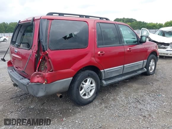 ✅ 2006 Ford Expedition Special Service • VIN: 1FMPU15516LA07183 • Lot: 42896664. Wystawiony na IAAI z przebiegiem 261 091 mil. Bezpłatny archiwum sprzedaży aukcyjnych z USA i szczegółowy raport historii pojazdu na DreamBid. Zdjęcie 4.