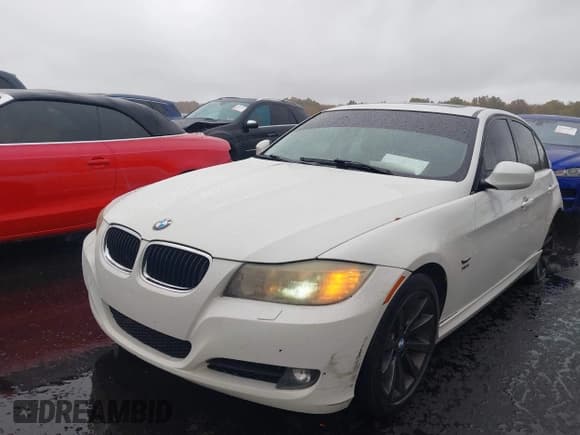 ✅ 2011 BMW 3 Series 328i xDrive • VIN: WBAPK7G58BNN70902 • Lot: 43568221. Wystawiony na IAAI z przebiegiem 165 644 mil. Bezpłatny archiwum sprzedaży aukcyjnych z USA i szczegółowy raport historii pojazdu na DreamBid. Zdjęcie 18.