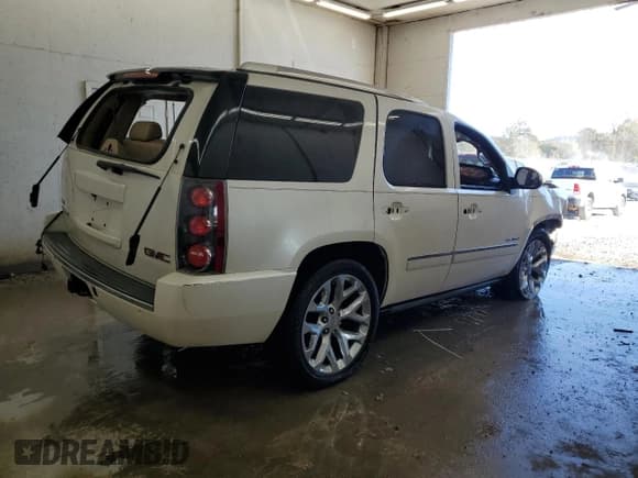 ✅ 2011 GMC Yukon Denali • VIN: 1GKS2EEFXBR288318 • Lot: 89721915. Listed on Copart with 201,766 mi. Free auction sales archive from the USA and detailed vehicle history report at DreamBid. Image 3.