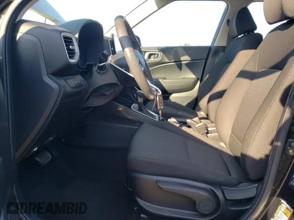 2021 Hyundai Venue SE with VIN KMHRB8A31MU114530, listed as a Copart auction lot 68025124 with 61,291 mi miles and Salvage title. Bid and sale history available at DreamBid. Image 7.