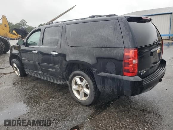 ✅ 2013 Chevrolet Suburban LS • VIN: 1GNSKHE75DR364141 • Lot: 74441114. Wystawiony na Copart z przebiegiem 286 960 mil. Bezpłatny archiwum sprzedaży aukcyjnych z USA i szczegółowy raport historii pojazdu na DreamBid. Zdjęcie 2.