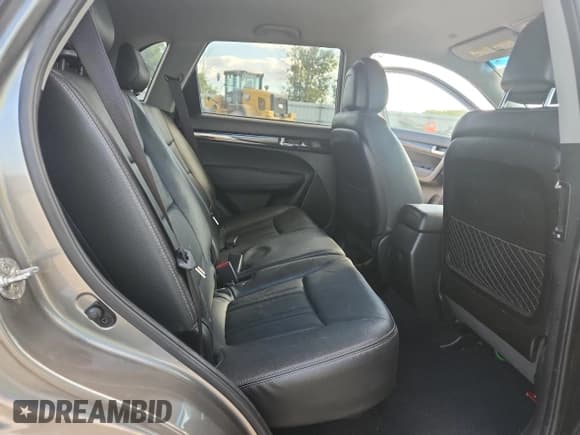 ✅ 2013 Kia Sorento EX • VIN: 5XYKUCA60DG401081 • Лот: 70370825. Опубликован ранее на Copart с пробегом 120 521 миль. Бесплатный доступ к архиву аукционных продаж из США и подробный отчёт об истории автомобиля на DreamBid. Изображение 10.