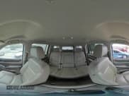 ✅ 2020 Chevrolet Suburban LT • VIN: 1GNSKHKC5LR131182 • Lot: 72375434. Wystawiony na Copart z przebiegiem 53 320 mil. Bezpłatny archiwum sprzedaży aukcyjnych z USA i szczegółowy raport historii pojazdu na DreamBid. Zdjęcie 16.