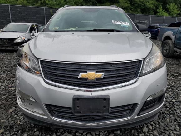 ✅ 2016 Chevrolet Traverse LS • VIN: 1GNKRFKDXGJ332556 • Lot: 62270784. Wystawiony na Copart z przebiegiem 100 099 mil. Bezpłatny archiwum sprzedaży aukcyjnych z USA i szczegółowy raport historii pojazdu na DreamBid. Zdjęcie 5.