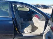 ✅ 2002 Lexus ES 300 • VIN: JTHBF30G420063917 • Lot: 43828102. Wystawiony na IAAI z przebiegiem 108 622 mil. Bezpłatny archiwum sprzedaży aukcyjnych z USA i szczegółowy raport historii pojazdu na DreamBid. Zdjęcie 5.