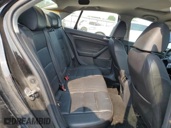 ✅ 2010 Volkswagen Jetta SE • VIN: 3VWRZ7AJ6AM037059 • Lot: 67511495. Wystawiony na Copart z przebiegiem 205 608 mil. Bezpłatny archiwum sprzedaży aukcyjnych z USA i szczegółowy raport historii pojazdu na DreamBid. Zdjęcie 10.