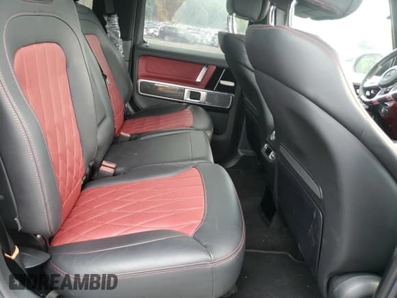 ✅ 2022 Mercedes-Benz G 63 AMG • VIN: W1NYC7HJ3NX449342 • Lot: 66389545. Wystawiony na Copart z przebiegiem Nie podano. Bezpłatny archiwum sprzedaży aukcyjnych z USA i szczegółowy raport historii pojazdu na DreamBid. Zdjęcie 11.