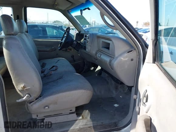 ✅ 1998 GMC Sierra 2500 • VIN: 1GTGC29R4WE502265 • Лот: 41966327. Опубликован ранее на IAAI с пробегом 300 096 миль. Бесплатный доступ к архиву аукционных продаж из США и подробный отчёт об истории автомобиля на DreamBid. Изображение 5.