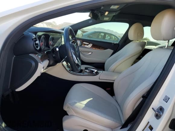 ✅ 2019 Mercedes-Benz E 450 • VIN: WDDZH6JBXKA577611 • Лот: 89203545. Опубликован ранее на Copart с пробегом 39 019 миль. Бесплатный доступ к архиву аукционных продаж из США и подробный отчёт об истории автомобиля на DreamBid. Изображение 7.