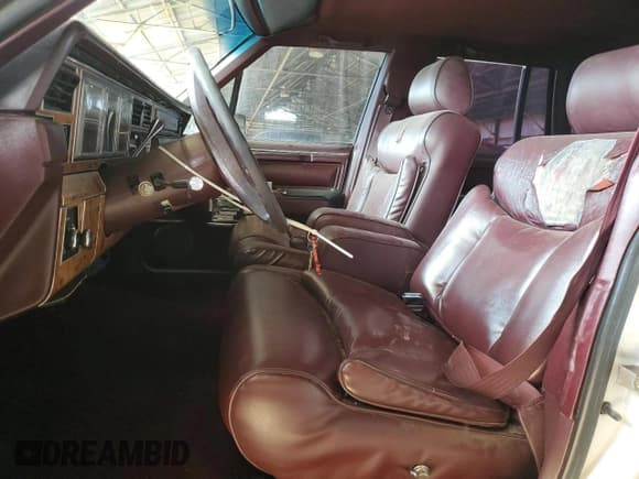 ✅ 1987 Lincoln Town Car • VIN: 1LNBM82FXHY705667 • Lot: 81488235. Listed on Copart with 390,129 mi. Free auction sales archive from the USA and detailed vehicle history report at DreamBid. Image 7.