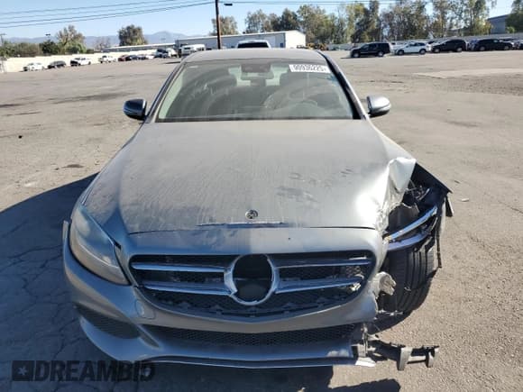 ✅ 2017 Mercedes-Benz C 300 • VIN: 55SWF4JBXHU198436 • Lot: 90936225. Wystawiony na Copart z przebiegiem 126 921 mil. Bezpłatny archiwum sprzedaży aukcyjnych z USA i szczegółowy raport historii pojazdu na DreamBid. Zdjęcie 5.