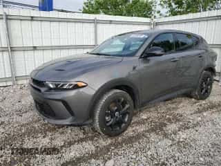 2024 Dodge Hornet GT z VIN ZACNDFANXR3A13103, wystawiony jako Copart lot #55566045 z przebiegiem 10 968 mil mil oraz Szkoda całkowita • Salvage title. Historia ofert i sprzedaży dostępna na DreamBid. Obrazek 1.